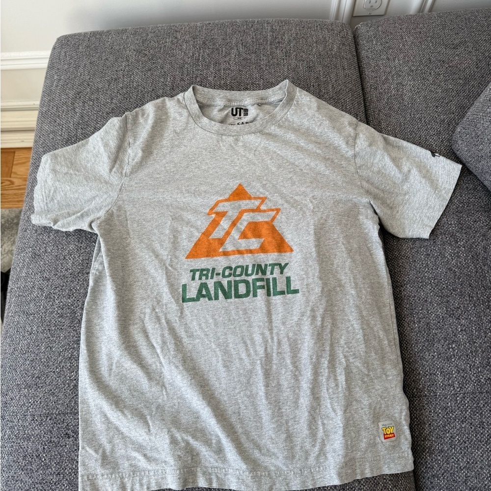 4/$20 🧡 Uniqlo Pixar Gray T-Shirt